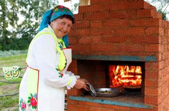 Марийка у печки на фестивале национальной кухни Быг-быг в Удмуртии