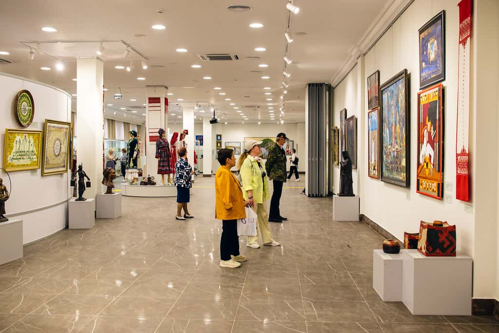 Выставка Большая Волга в Доме дружбы народов