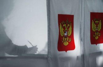 Избиратель голосует на выборах в Единый день голосования