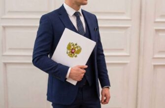 Мужчина с папкой